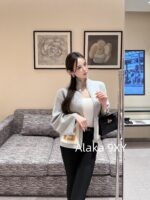 FENDI  2024ss Autumn/Winter New Collection Premium "FF" Jacquard Letter Logo Pocket Zipper Cashmere/Wool Blended Coat for Women - Image 9