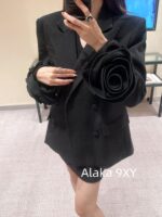 Valentino's 1.8meterlong "wealthy family heiress" dressing style ” 24 Early Autumn New Cuff Flower Three Dimensional Cut Black Suit Jacket for Women. - Image 6