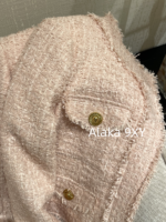 BALMAIN, the wealthy heiress of a wealthy family with a strong aura, is dressed in appropriate attire ”  24 Early Autumn New Collection B  Black and white color blocked suit jacket/heavy satin bow sequin dress - Image 25