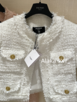 BALMAIN, the wealthy heiress of a wealthy family with a strong aura, is dressed in appropriate attire ”  24 Early Autumn New Collection B  Black and white color blocked suit jacket/heavy satin bow sequin dress - Image 30