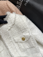 BALMAIN, the wealthy heiress of a wealthy family with a strong aura, is dressed in appropriate attire ”  24 Early Autumn New Collection B  Black and white color blocked suit jacket/heavy satin bow sequin dress - Image 46