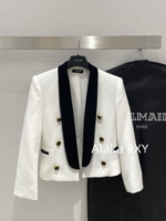 BALMAIN, the wealthy heiress of a wealthy family with a strong aura, is dressed in appropriate attire ”  24 Early Autumn New Collection B  Black and white color blocked suit jacket/heavy satin bow sequin dress - Image 47