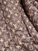 LOUIS VUITTON  2024 AutumnWinter New Collection  Heavy Industry Color Weaving Jacquard Classic Clover Logo Jacket, Baseball Jacket, Women's Jacket. Handsome and versatile for both men and women - Image 13