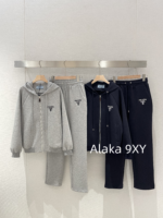 Prada Super Comfortable  Sports Commuting  Wear the classic embroidered letter logo hooded sweatshirt sports suit from the 2024 early autumn collection. - Image 3