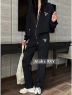 Prada Super Comfortable  Sports Commuting  Wear the classic embroidered letter logo hooded sweatshirt sports suit from the 2024 early autumn collection. - Image 10