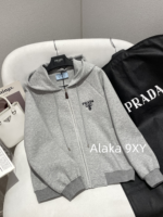 Prada Super Comfortable  Sports Commuting  Wear the classic embroidered letter logo hooded sweatshirt sports suit from the 2024 early autumn collection. - Image 11
