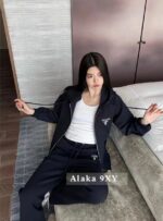 Prada Super Comfortable  Sports Commuting  Wear the classic embroidered letter logo hooded sweatshirt sports suit from the 2024 early autumn collection. - Image 12