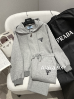 Prada Super Comfortable  Sports Commuting  Wear the classic embroidered letter logo hooded sweatshirt sports suit from the 2024 early autumn collection. - Image 14