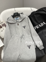 Prada Super Comfortable  Sports Commuting  Wear the classic embroidered letter logo hooded sweatshirt sports suit from the 2024 early autumn collection. - Image 18