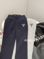 Prada Super Comfortable  Sports Commuting  Wear the classic embroidered letter logo hooded sweatshirt sports suit from the 2024 early autumn collection. - Image 25
