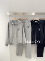 Prada Super Comfortable  Sports Commuting  Wear the classic embroidered letter logo hooded sweatshirt sports suit from the 2024 early autumn collection. - Image 30
