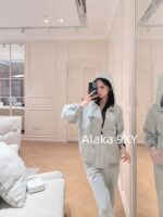 Prada Super Comfortable  Sports Commuting  Wear the classic embroidered letter logo hooded sweatshirt sports suit from the 2024 early autumn collection. - Image 31