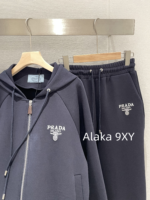 Prada Super Comfortable  Sports Commuting  Wear the classic embroidered letter logo hooded sweatshirt sports suit from the 2024 early autumn collection. - Image 34
