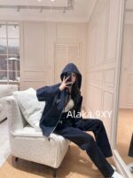 Prada Super Comfortable  Sports Commuting  Wear the classic embroidered letter logo hooded sweatshirt sports suit from the 2024 early autumn collection. - Image 37