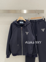 Prada Super Comfortable  Sports Commuting  Wear the classic embroidered letter logo hooded sweatshirt sports suit from the 2024 early autumn collection. - Image 38