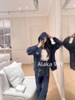 Prada Super Comfortable  Sports Commuting  Wear the classic embroidered letter logo hooded sweatshirt sports suit from the 2024 early autumn collection. - Image 39