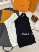 LOUIS VUITTON Personal Collection/24ss Early Autumn New Collection Sexy Slanted Shoulder Hollow Badge Letter Logo Metal Chain  A slim dress with a wrapped buttocks for women. - Image 9
