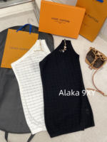 LOUIS VUITTON Personal Collection/24ss Early Autumn New Collection Sexy Slanted Shoulder Hollow Badge Letter Logo Metal Chain  A slim dress with a wrapped buttocks for women. - Image 10