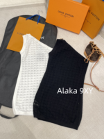 LOUIS VUITTON Personal Collection/24ss Early Autumn New Collection Sexy Slanted Shoulder Hollow Badge Letter Logo Metal Chain  A slim dress with a wrapped buttocks for women. - Image 13