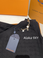LOUIS VUITTON Personal Collection/24ss Early Autumn New Collection Sexy Slanted Shoulder Hollow Badge Letter Logo Metal Chain  A slim dress with a wrapped buttocks for women. - Image 15