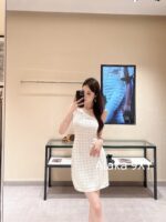 LOUIS VUITTON Personal Collection/24ss Early Autumn New Collection Sexy Slanted Shoulder Hollow Badge Letter Logo Metal Chain  A slim dress with a wrapped buttocks for women. - Image 28