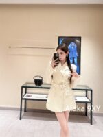 Yves Saint Laurent Early Autumn Collection   Heavy industry satin material temperament, imperial sister double breasted waistband, waist cinching suit skirt, slim fitting threedimensional cutting - Image 4