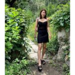 CHANEL Jennie Same Style   2024k new series  Heavy Industry hollow out rhinestone black suspender Vneck vest top for women. - Image 18