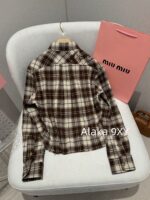 MIUMIU   24 Early Autumn New Collection  British style letter embroidery plaid lapel shirt jacket/khaki metal belt skirt, casual and versatile, full of girlish vibe - Image 15