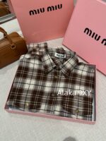MIUMIU   24 Early Autumn New Collection  British style letter embroidery plaid lapel shirt jacket/khaki metal belt skirt, casual and versatile, full of girlish vibe - Image 18