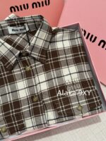 MIUMIU   24 Early Autumn New Collection  British style letter embroidery plaid lapel shirt jacket/khaki metal belt skirt, casual and versatile, full of girlish vibe - Image 20