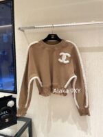 chanel   24k AutumnWinter New Collection  Wool Lamb Splicing and Velvet Round Neck Brown Hoodie for Women. Warm, fashionable, and super easy to wear