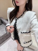 chanel   Haute Couture Handmade Workshop Series  Classic White Four Pocket Knitted Floral Coat for Women. 100 imported silk camellia lining - Image 9