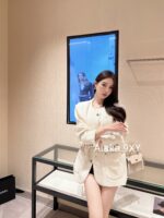 LOUIS VUITTON Wang Jiaer Same Style  2024SS autumn/winter new collection red checkered coarse woolen fabric woven suit jacket. Loose fit for both men and women - Image 31