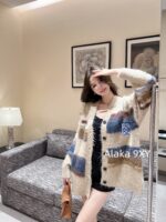 LOEWE  2024SS Autumn/Winter New Collection  Blended Gradient Color blocked Long Hair Mohair Embroidered Logo Knitted Cardigan Coat for Women. - Image 5