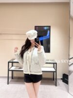 chanel   24A Early Autumn New CollectionUltra Gentle White Grey Chain  Round neck color blocked woolen knitted cardigan jacket for women. - Image 6