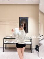 chanel   24A Early Autumn New CollectionUltra Gentle White Grey Chain  Round neck color blocked woolen knitted cardigan jacket for women. - Image 9