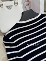 Prada White Rich Beauty Dress EssentialSuper Show Body 2024 Early Autumn New Collection Classic Inverted Triangle Jacquard Letter Logo Round Neck Wool Knitted Seven Sleeve Sweater for Women - Image 6