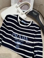 Prada White Rich Beauty Dress EssentialSuper Show Body 2024 Early Autumn New Collection Classic Inverted Triangle Jacquard Letter Logo Round Neck Wool Knitted Seven Sleeve Sweater for Women - Image 7