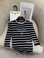 Prada White Rich Beauty Dress EssentialSuper Show Body 2024 Early Autumn New Collection Classic Inverted Triangle Jacquard Letter Logo Round Neck Wool Knitted Seven Sleeve Sweater for Women - Image 31