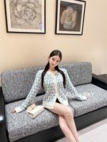 VALENTINO  2024 AutumnWinter New Collection  Blue and white color blocked wool jacquard logo classic Vletter round neck pullover sweaterknitted cardigan jacket for women. Super Whitening