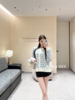 VALENTINO  2024 AutumnWinter New Collection  Blue and white color blocked wool jacquard logo classic Vletter round neck pullover sweaterknitted cardigan jacket for women. Super Whitening - Image 4