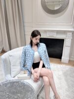 VALENTINO  2024 AutumnWinter New Collection  Blue and white color blocked wool jacquard logo classic Vletter round neck pullover sweaterknitted cardigan jacket for women. Super Whitening - Image 10