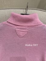 prada  2024SS AutumnWinter New Collection Heavy duty High Proportion Cashmere Fabric   High neck pink button down wool sweater for women - Image 4