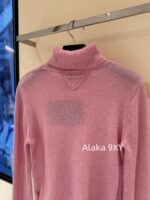 prada  2024SS AutumnWinter New Collection Heavy duty High Proportion Cashmere Fabric   High neck pink button down wool sweater for women - Image 7