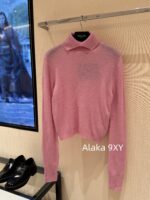 prada  2024SS AutumnWinter New Collection Heavy duty High Proportion Cashmere Fabric   High neck pink button down wool sweater for women - Image 8
