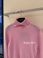 prada  2024SS AutumnWinter New Collection Heavy duty High Proportion Cashmere Fabric   High neck pink button down wool sweater for women - Image 9