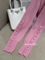 prada  2024SS AutumnWinter New Collection Heavy duty High Proportion Cashmere Fabric   High neck pink button down wool sweater for women - Image 11