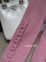 prada  2024SS AutumnWinter New Collection Heavy duty High Proportion Cashmere Fabric   High neck pink button down wool sweater for women - Image 12