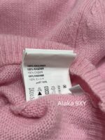 prada  2024SS AutumnWinter New Collection Heavy duty High Proportion Cashmere Fabric   High neck pink button down wool sweater for women - Image 13