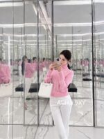 prada  2024SS AutumnWinter New Collection Heavy duty High Proportion Cashmere Fabric   High neck pink button down wool sweater for women - Image 19